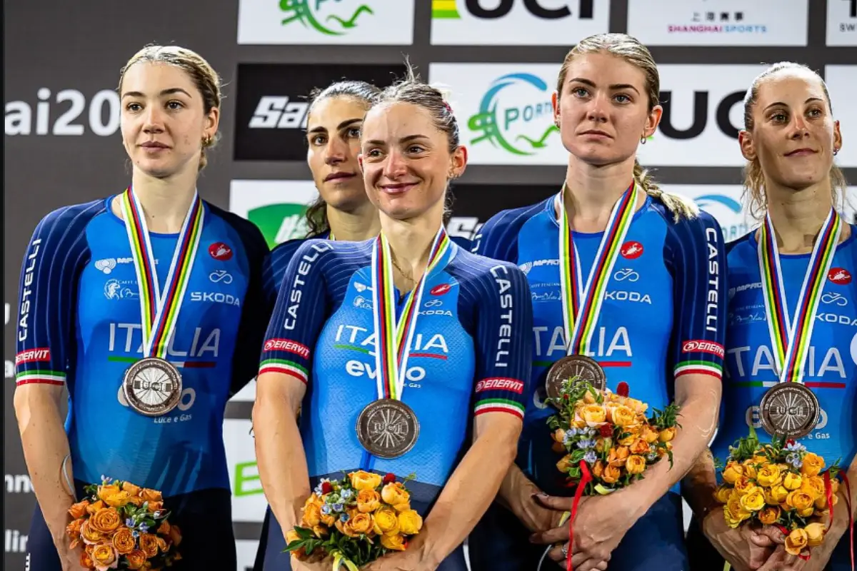 Il quartetto femminile con Martina Alzini, Martina Fidanza, Elisa Balsamo, Chiara Consonni e Vittoria Guazzini ai mondiali di Shanghai 2026 ©swpix_cycling