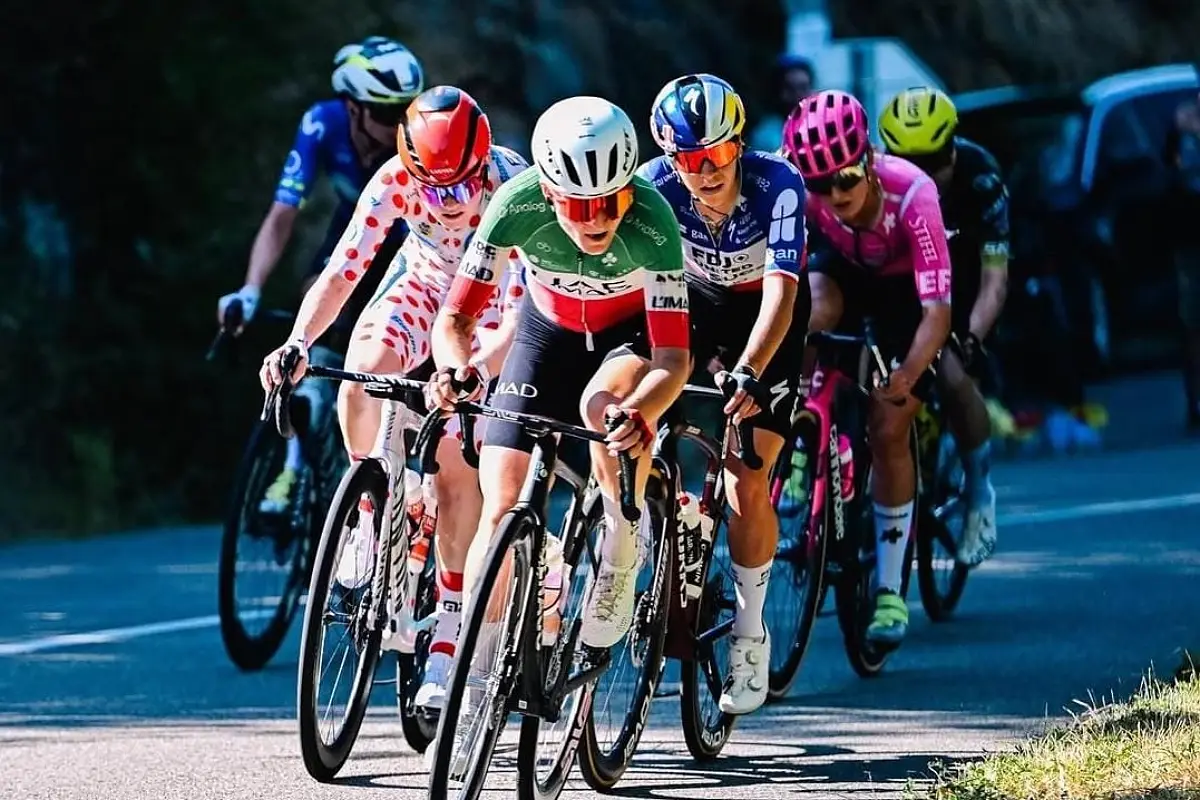Elisa Longo Borghini tira il gruppo di testa ©Tour de France Femmes avec Zwift