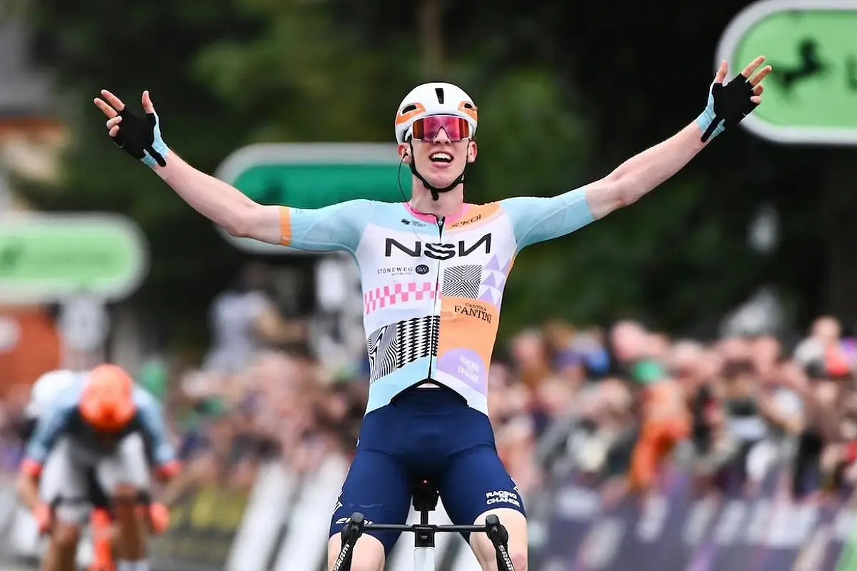 Lewis Askey vince la prima tappa del Tour of Britain 2026 ©swpix_cycling