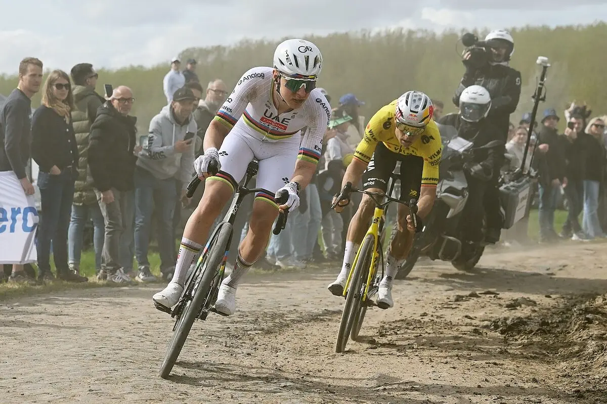 Tadej Pogacar e Wout van Aert alla Parigi-Roubaix 2026 ©Dario Belingheri/Getty Images