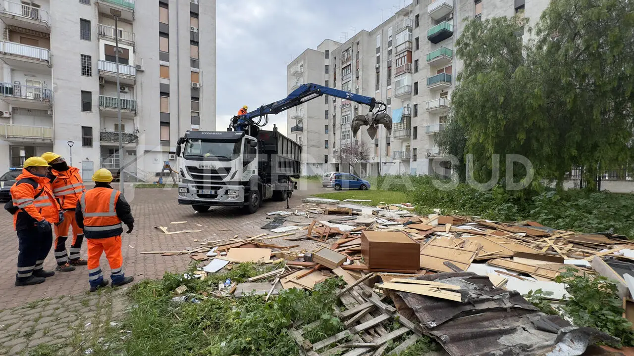 Taranto, operazione anti-falò abusivi (foto Todaro/AntennaSud)
