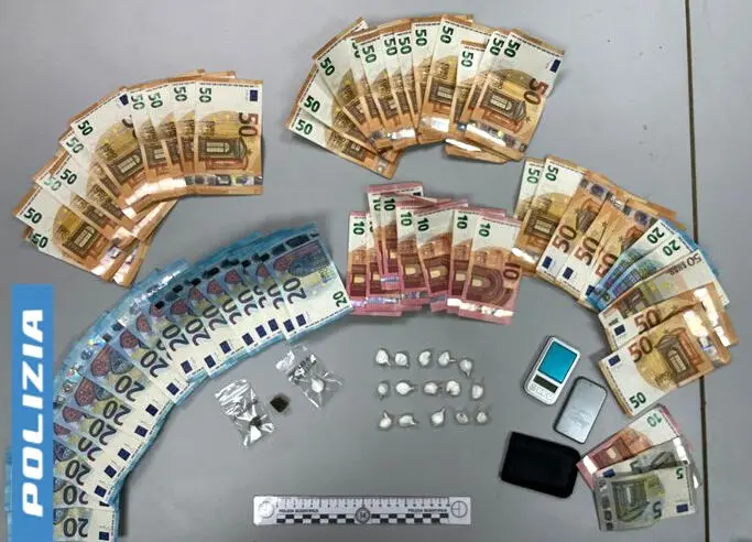 Taranto: nasconde droga nella cassetta della posta, 55enne arrestato