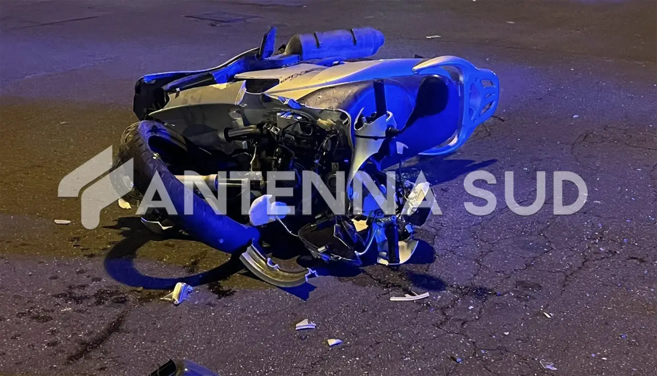 Grave incidente stradale in via Minniti (Foto Francesco Manfuso)