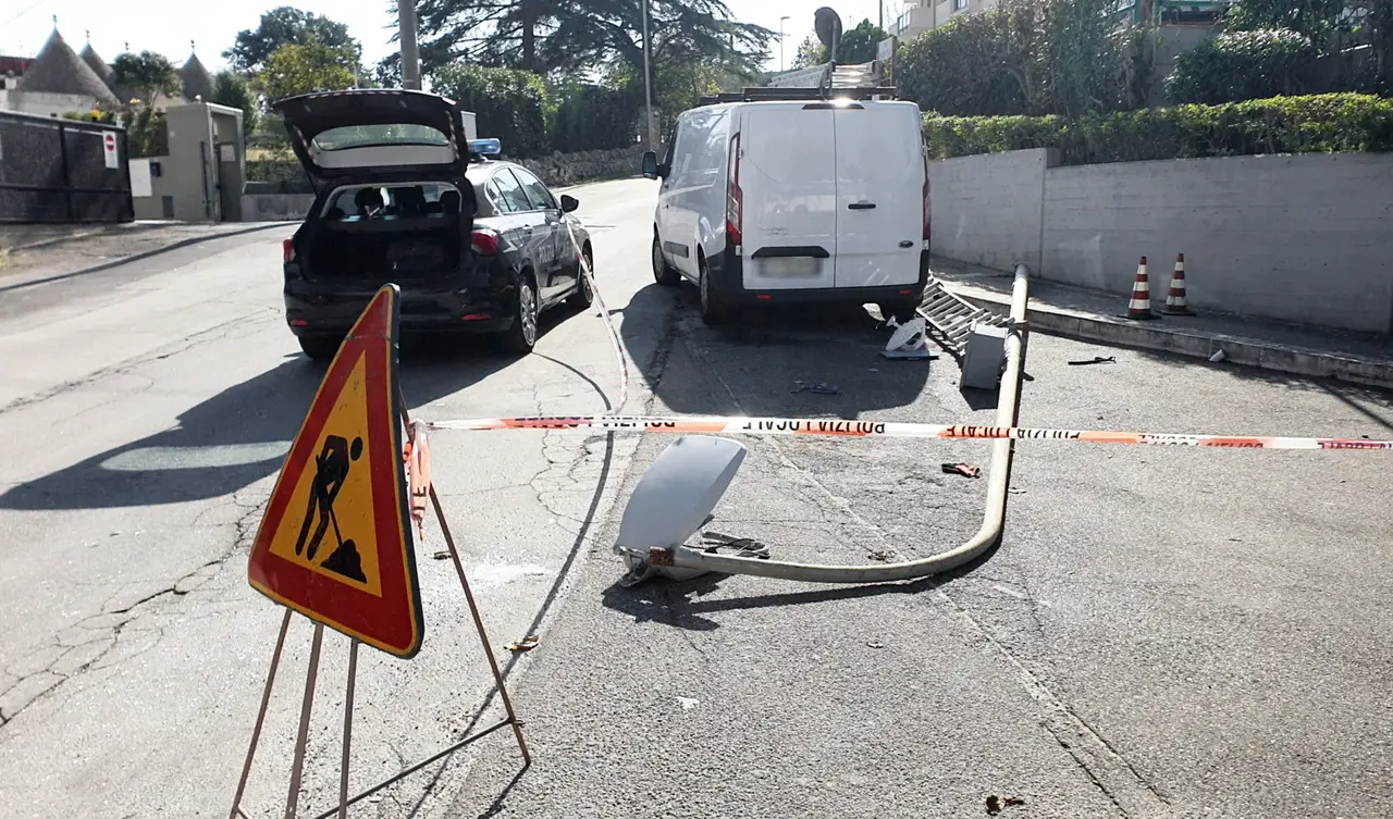 Incidente sul lavoro a Martina Franca, operaio cade da una scala