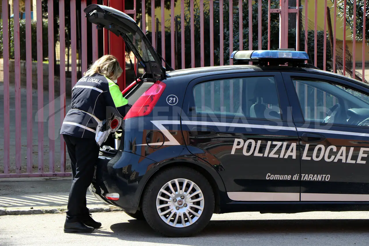 Polizia Locale di Taranto (foto Todaro/AntennaSud)