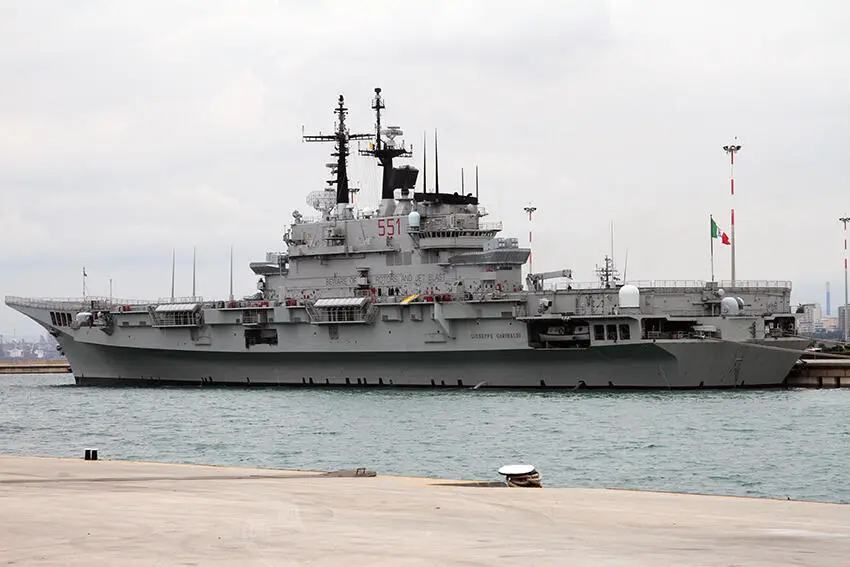 Nave Giuseppe Garibaldi (foto Massimo Todaro)