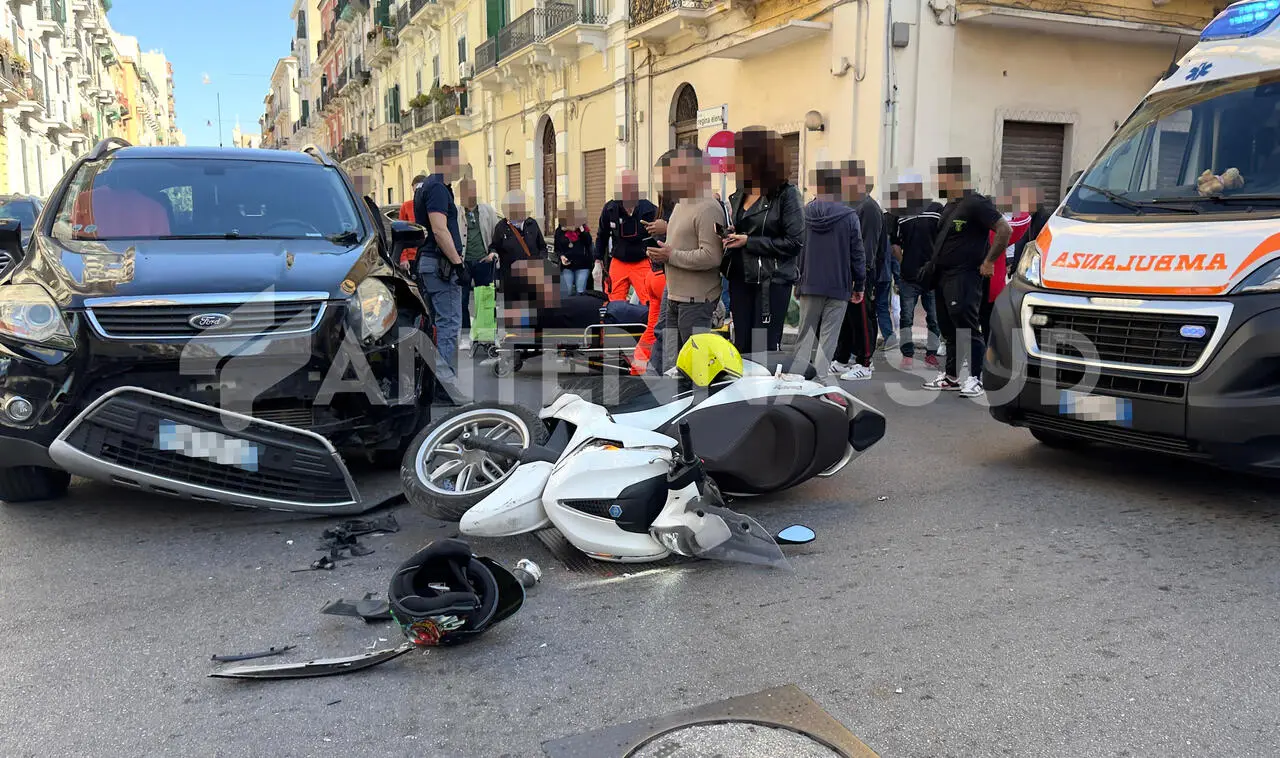 Scontro tra moto e auto nel centro di Taranto: due feriti
