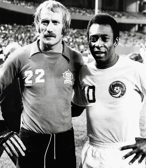 Cimpiel, ex portiere del Taranto, con il leggendario Pelé