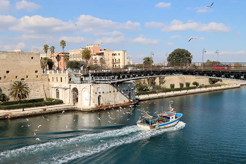 Ponte Girevole Taranto (foto Massimo Todaro)
