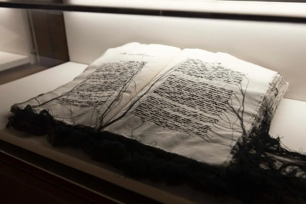 Opere tessute di Maria Lai