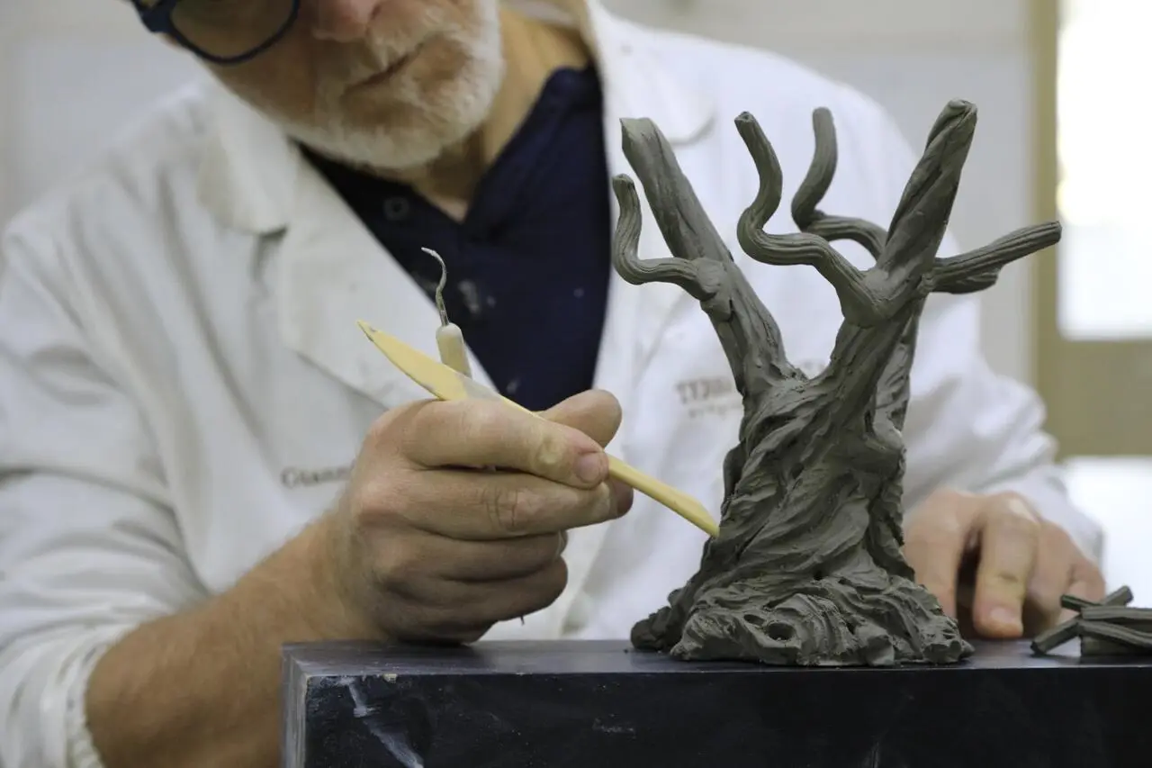 Ceramica e Innovazione: a Grottaglie gli ulivi millenari diventano opere d’arte