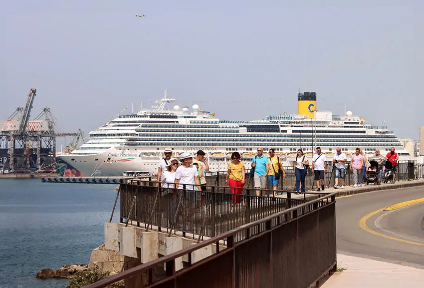 Turisti a Taranto (foto Massimo Todaro)