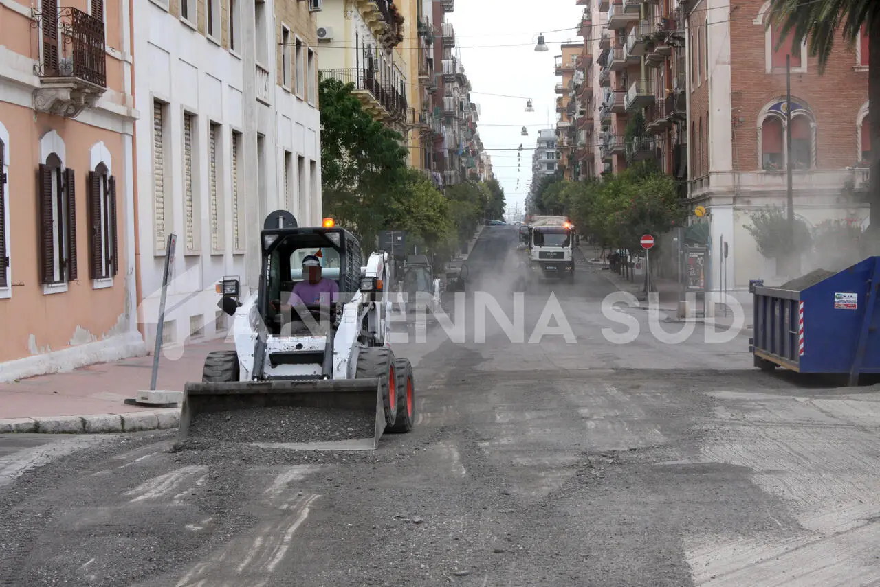 Lavori stradali a Taranto (foto Massimo Todaro)