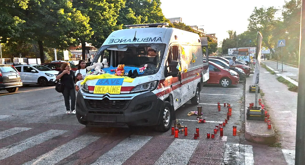Guerra Ucraina: ambulanza mitragliata