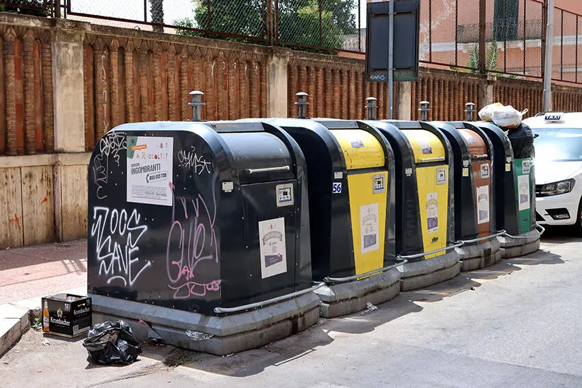 Cassonetti rifiuti Amiu Kyma Ambiente (foto Massimo Todaro)