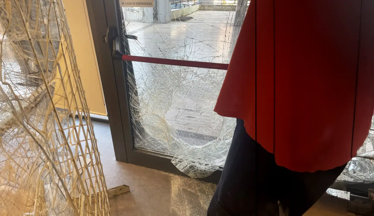 Ladri in azione alla Biblioteca Acclavio di Taranto