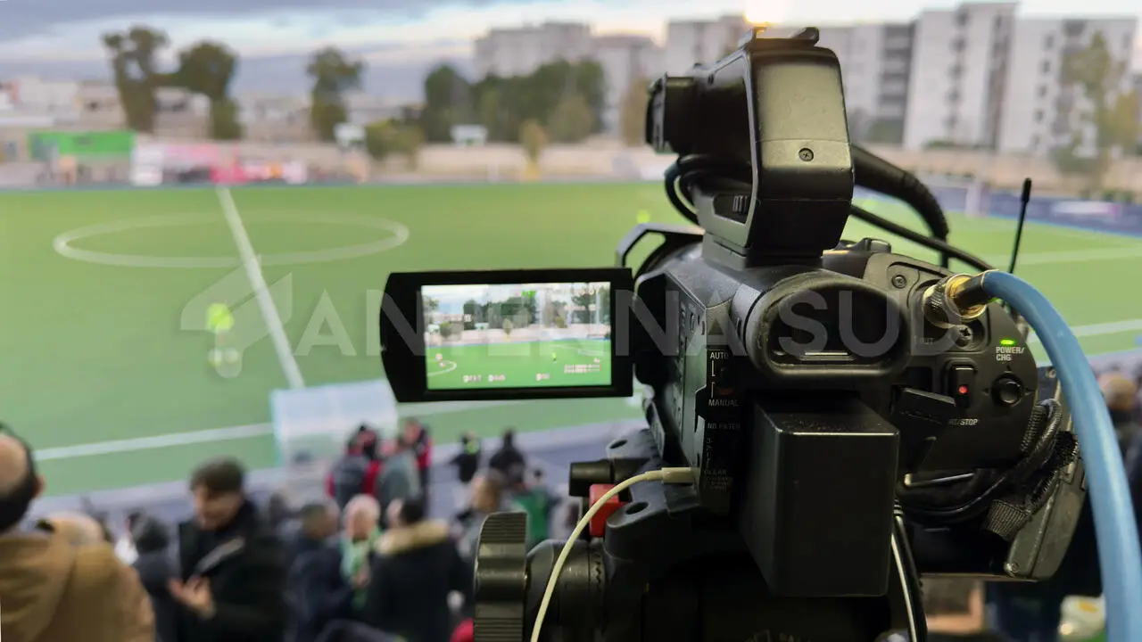Diretta stadio partita di calcio (foto Todaro/AntennaSud)