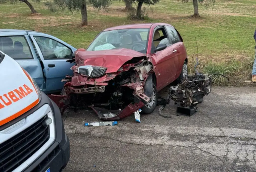 Scontro tra auto sulla Sava-Torricella