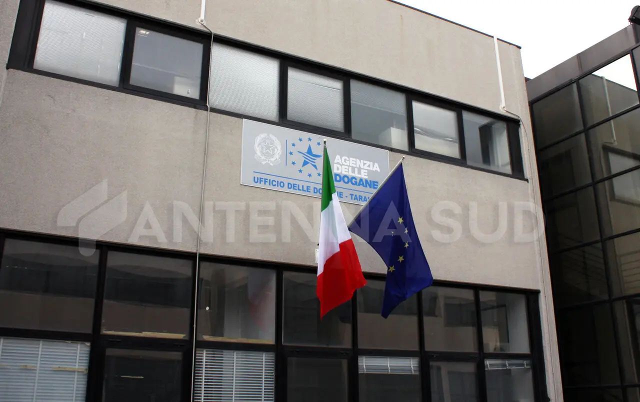Agenzia delle Dogane di Taranto (foto Todaro/AntennaSud)