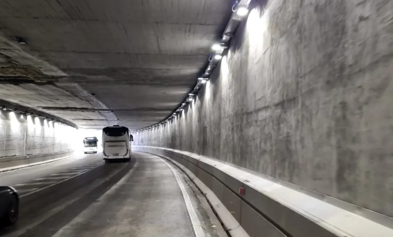 Statale 100 galleria Mauro