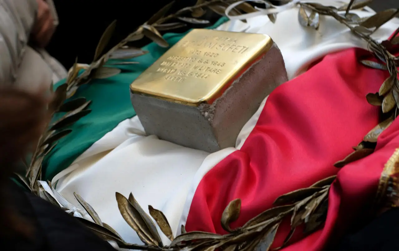 Avetrana - Cerimonia di deposizione pietre d'inciampo