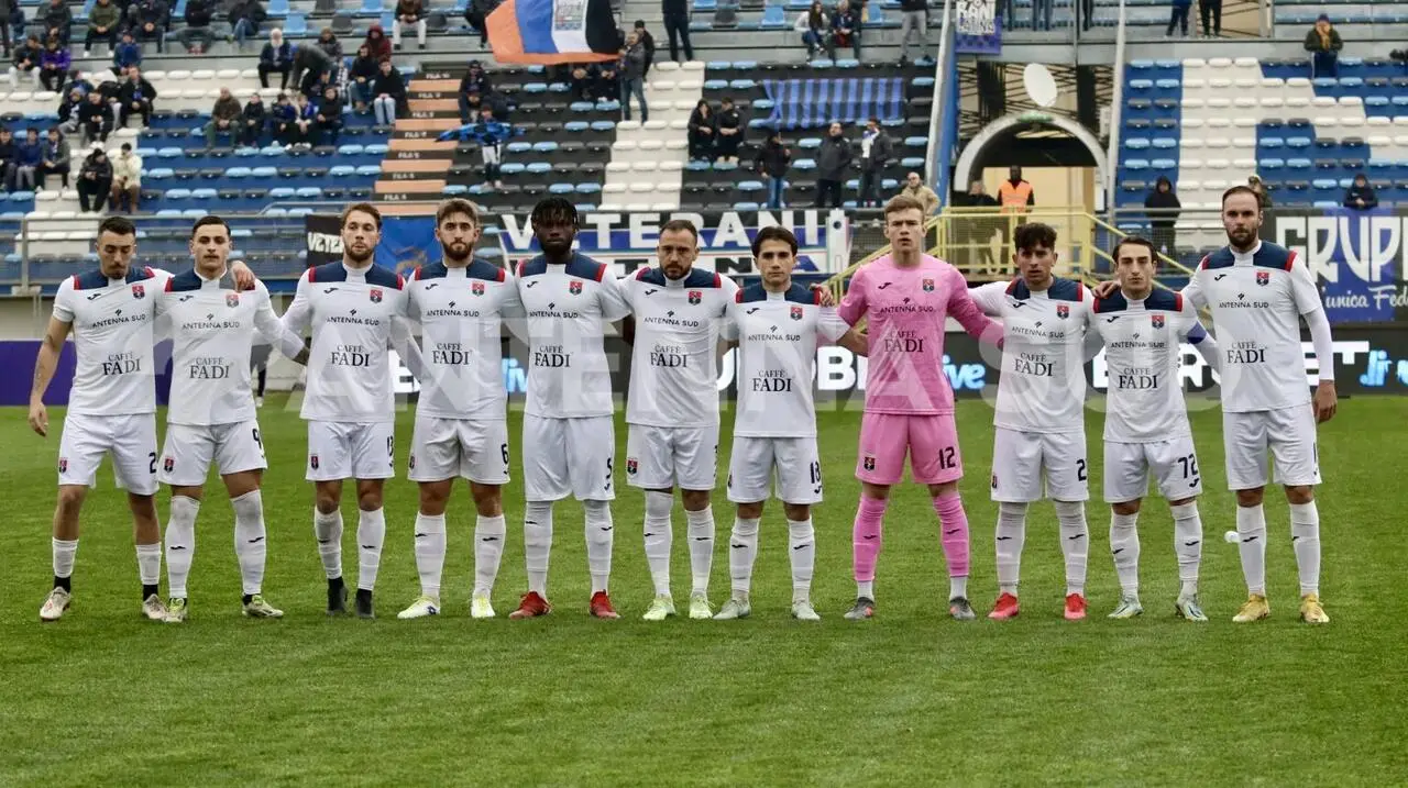 Questa è la squadra che porta il nome del Taranto, oggi completamente disonorato