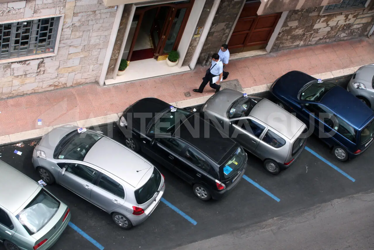 Parcheggi a Taranto (foto Todaro/AntennaSud)