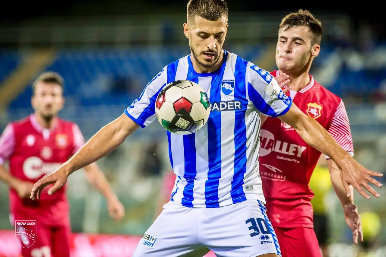 Michael De Marchi con la maglia del Pescara