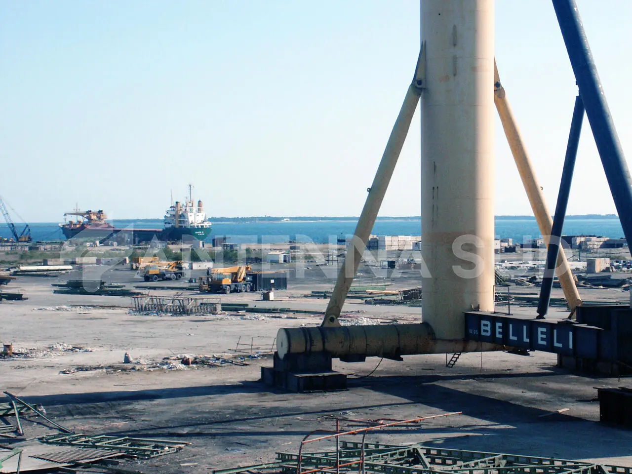 ex Yard Belleli (foto Todaro/AntennaSud)