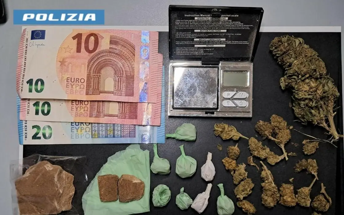 Manduria, droga in casa