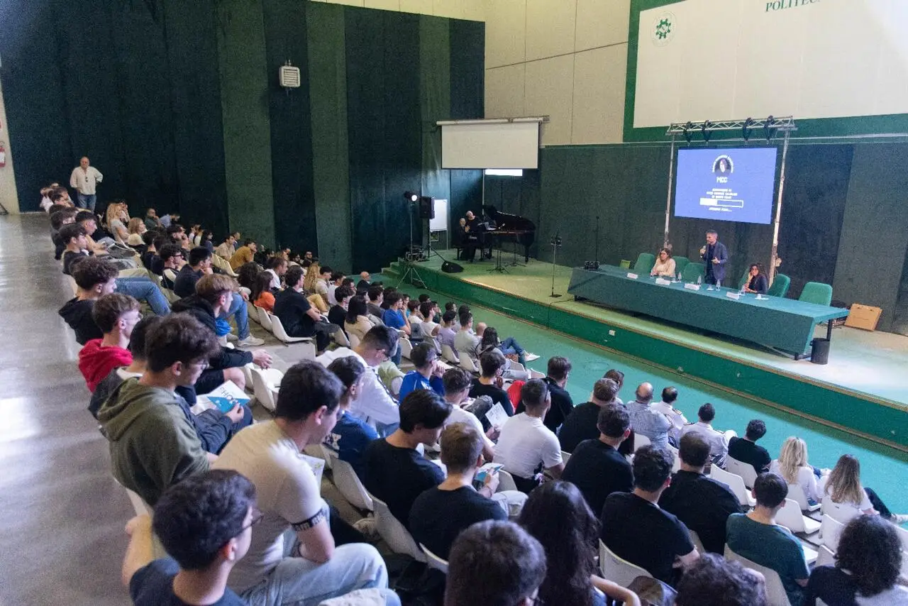 Un momento della presentazione alle matricole di Taranto
