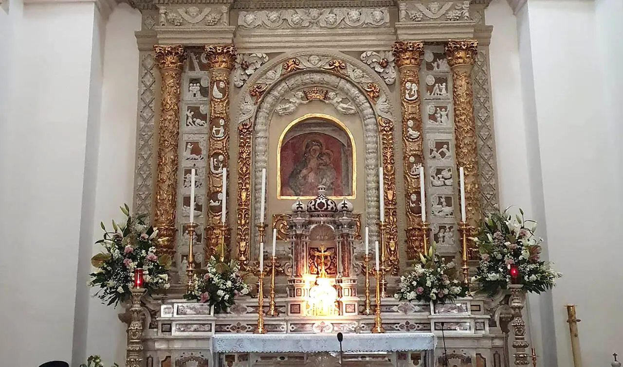 Altare della parrocchia di Carosino