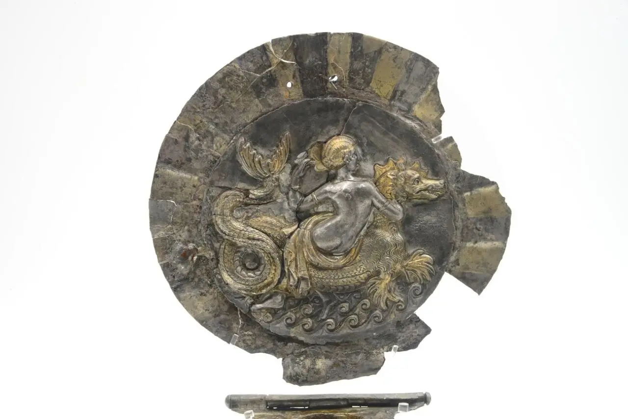 Nereide su mostro marino corredo tomba di Canosa Museo archeologico nazionale di Taranto