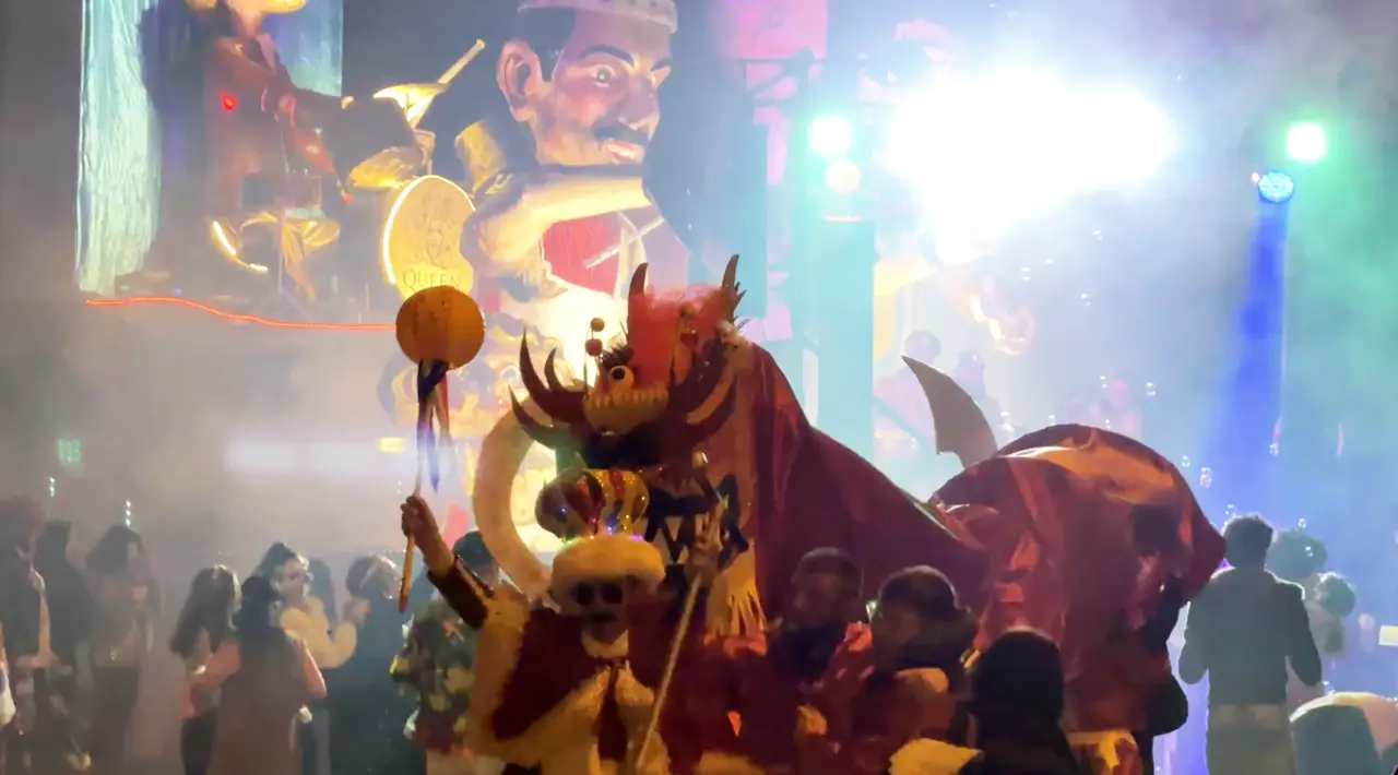 Sfilata carri allegorici del Carnevale Sammarzanese (foto Todaro/AntennaSud)