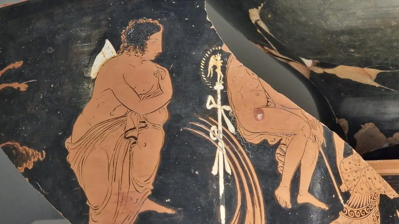 Frammento di cratere a calice apulo a figure rosse