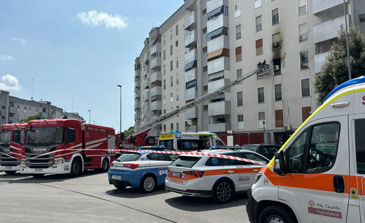 Appartamento in fiamme al quartiere Paolo VI