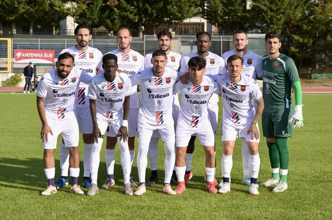 Il Taranto che ha iniziato ad Acquaviva delle Fonti (foto Franco Capriglione)