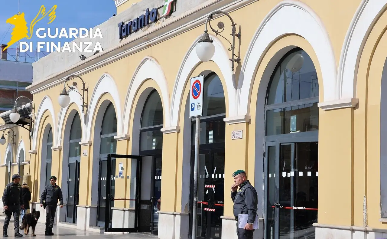 Guardia di Finanza alla stazione