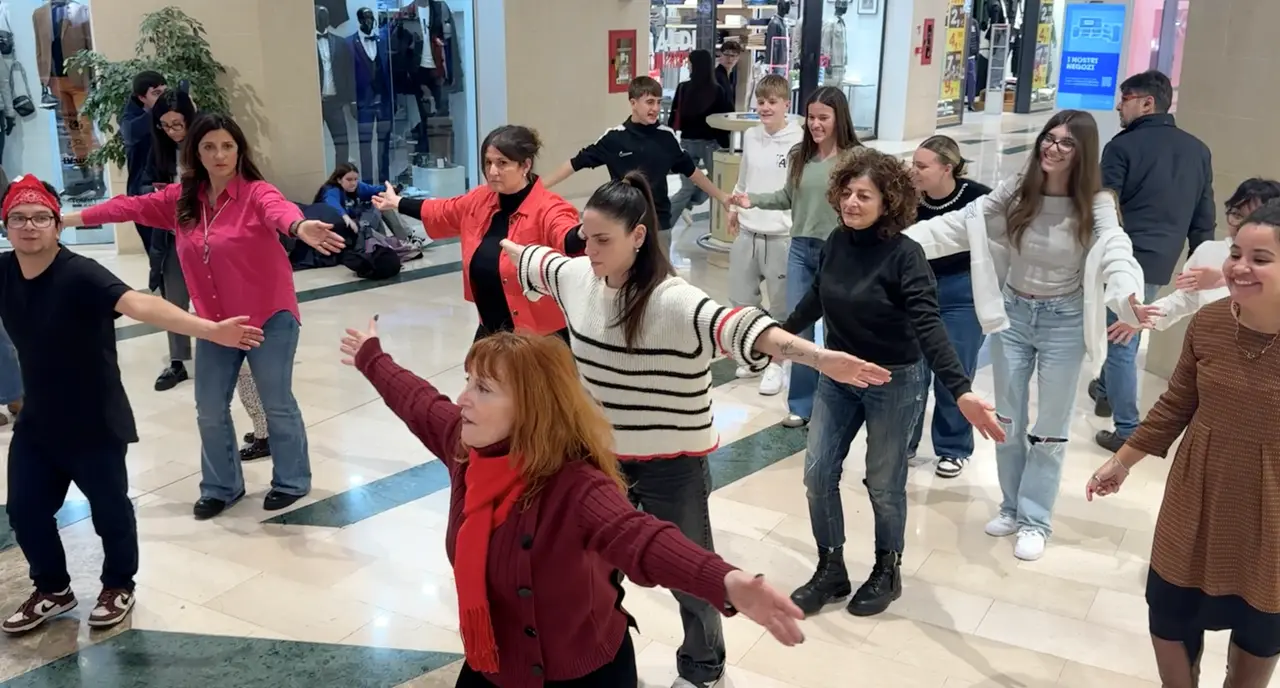 One Billion Rising: flash mob