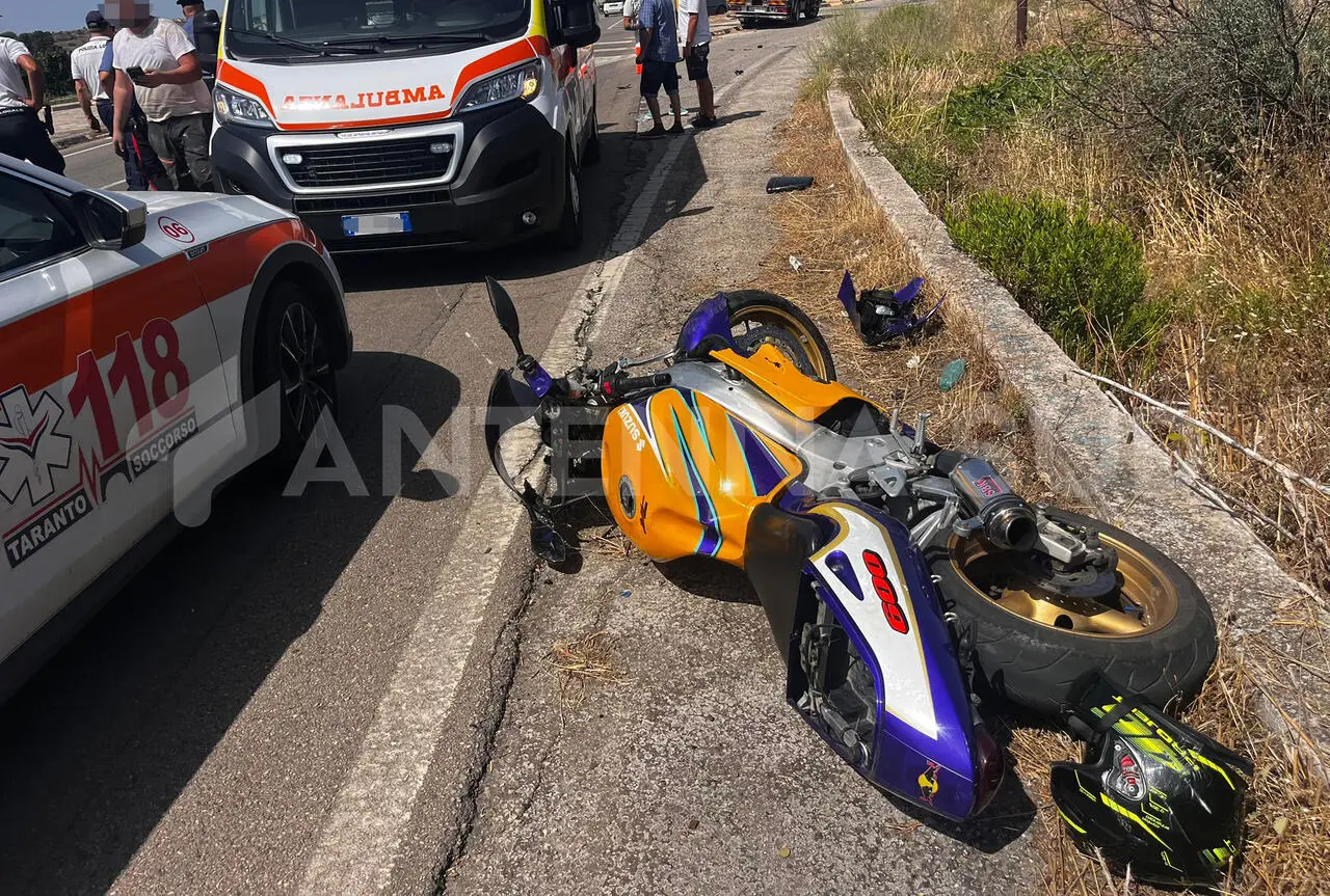L'incidente sulla SS7 (foto Francesco Manfuso)
