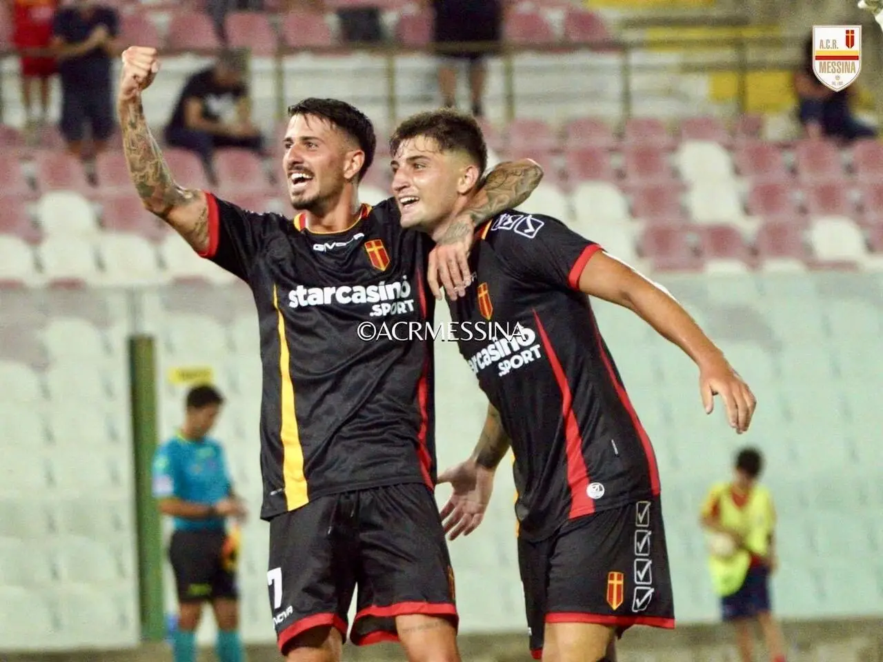 Anatriello (a dx), attaccante del Messina e vera sorpresa della prima giornata (foto Acr Messina)