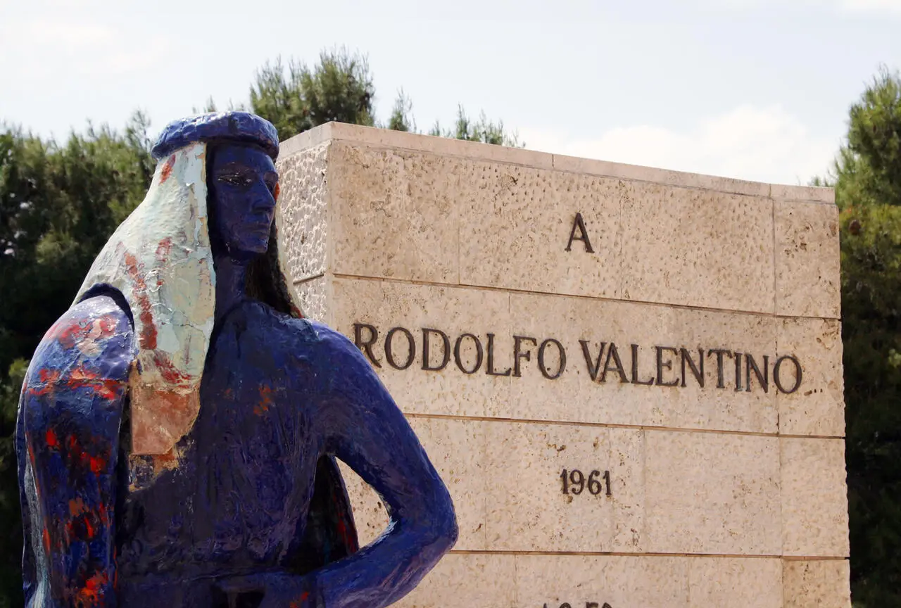 Castellaneta - Rodolfo Valentino (foto Massimo Todaro)