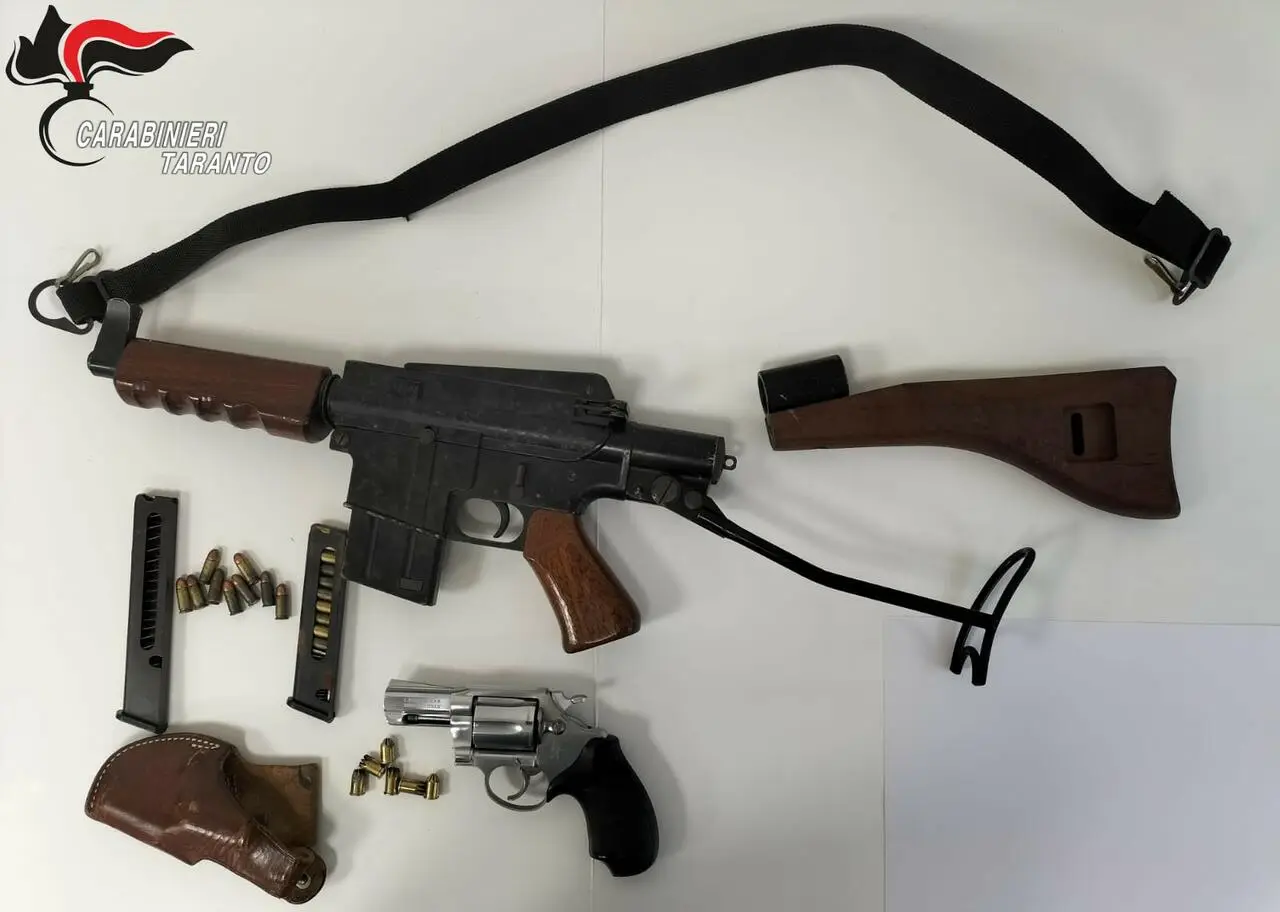 Arrestato 69enne a Martina Franca: armi illegali, tentata estorsione e minacce aggravate