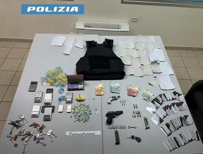 Blitz antidroga a Taranto: tre arresti, chiuso un circolo ricreativo