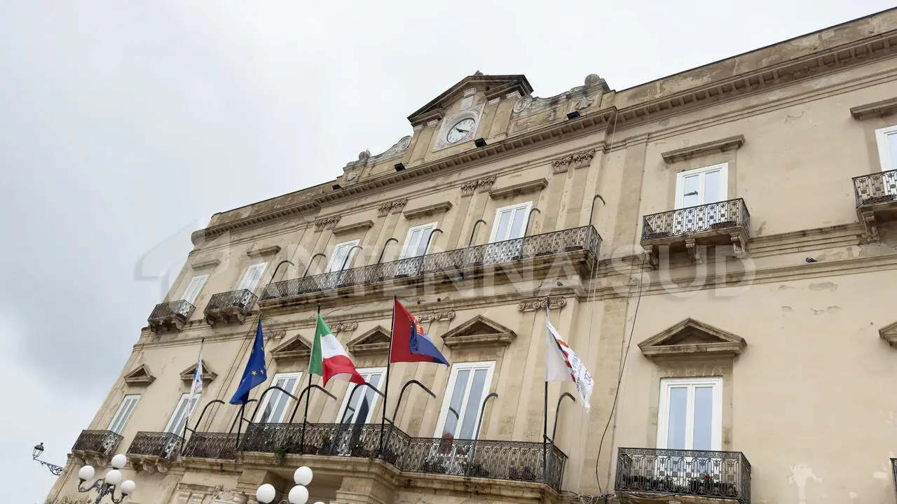 Palazzo di Città - Municipio Taranto (foto Todaro/AntennaSud)