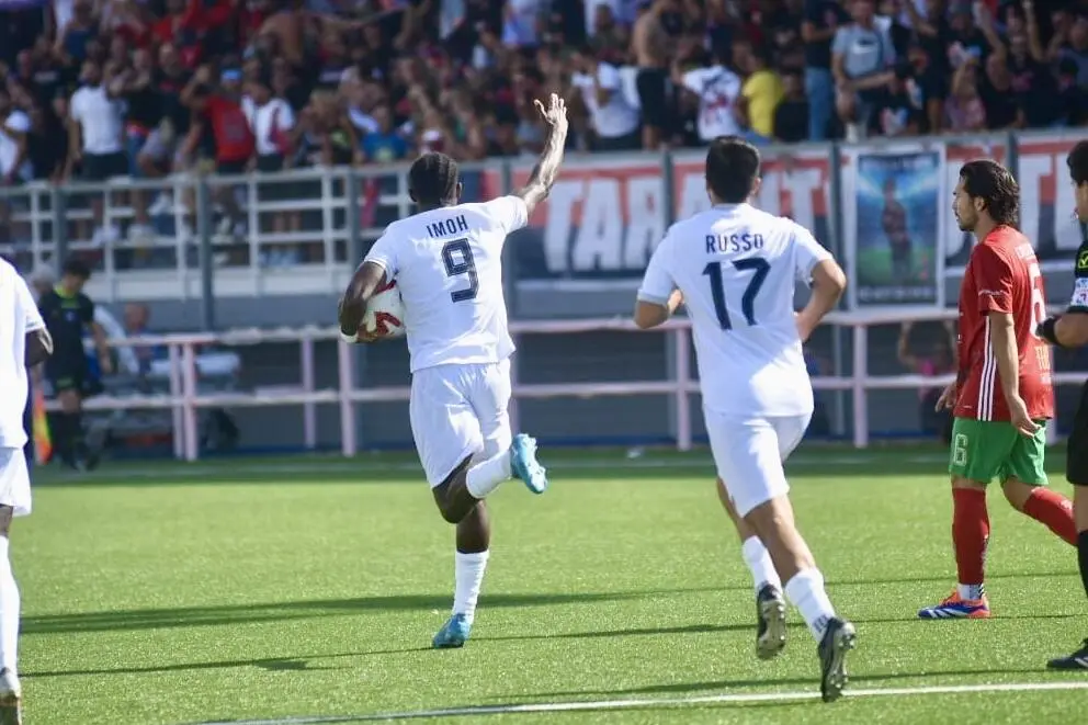 L’esultanza di Imoh (foto Walter Nobile / SS. Taranto)