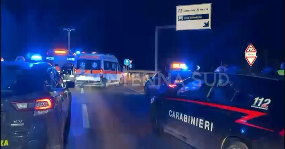 Tragico incidente stradale sulla Statale 7: due vittime (foto Francesco Manfuso)