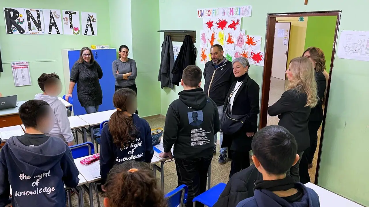 Scuole, il sindaco Melucci visita il plesso “Mazzaraso”