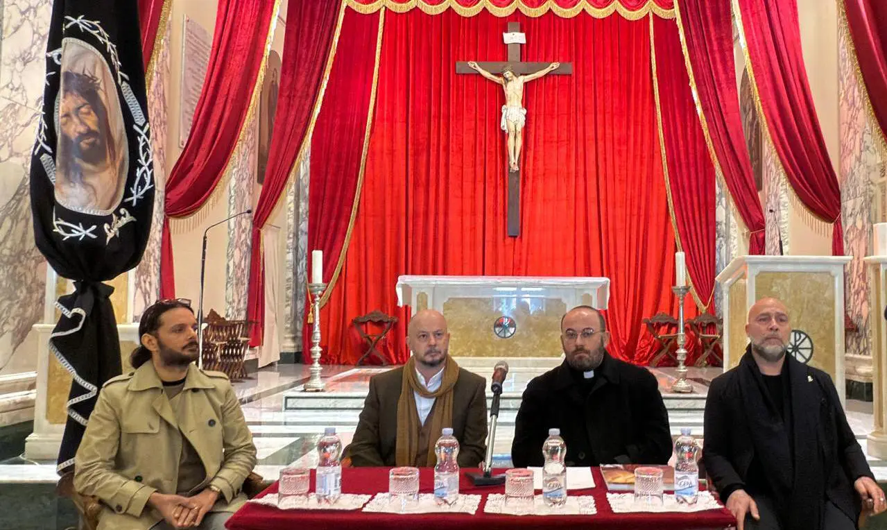 Taranto: presentato il nuovo Gonfalone del Carmine