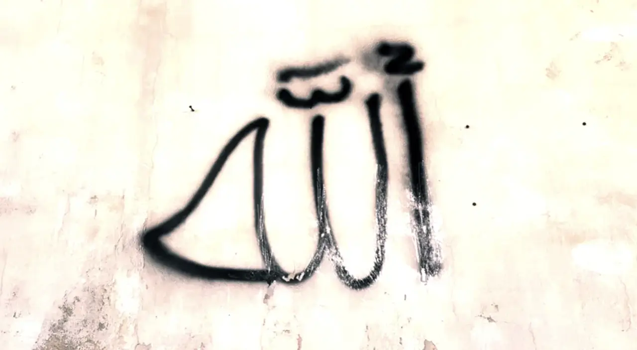 Manduria, chiese imbrattate con scritte in arabo